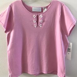 Liz Claiborne XL top. Pink with pearlized button flowers NWT